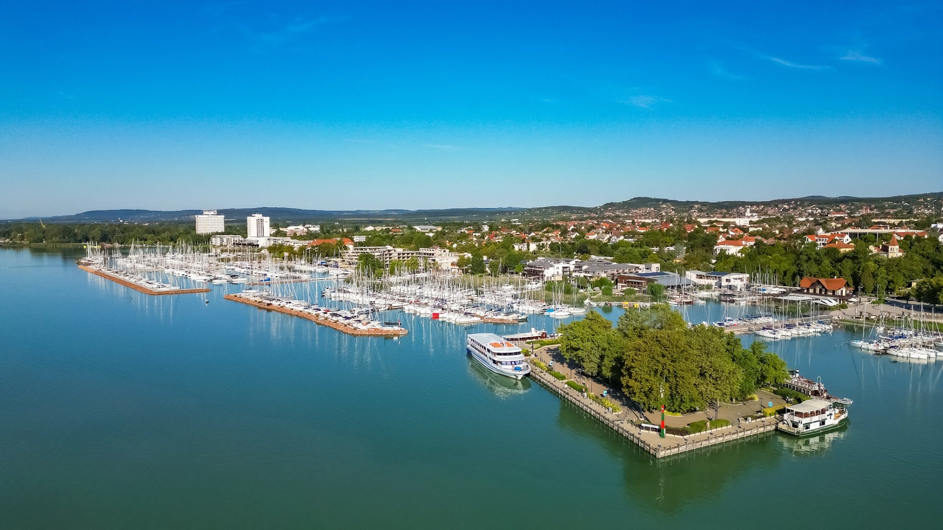 Hogyan érdemes vitorlást bérelni a Balatonon?