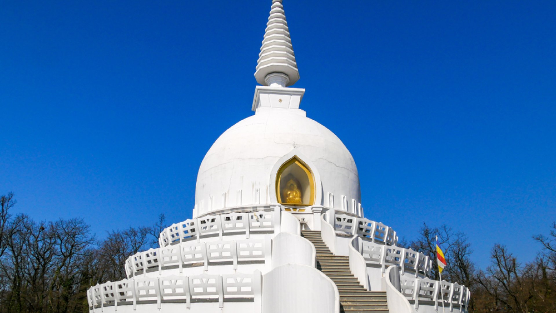 Buddhista szentély Balaton: Zalaszántói Béke Sztúpa Buddhista emlékhely Balaton: Zalaszántói Béke Sztúpa