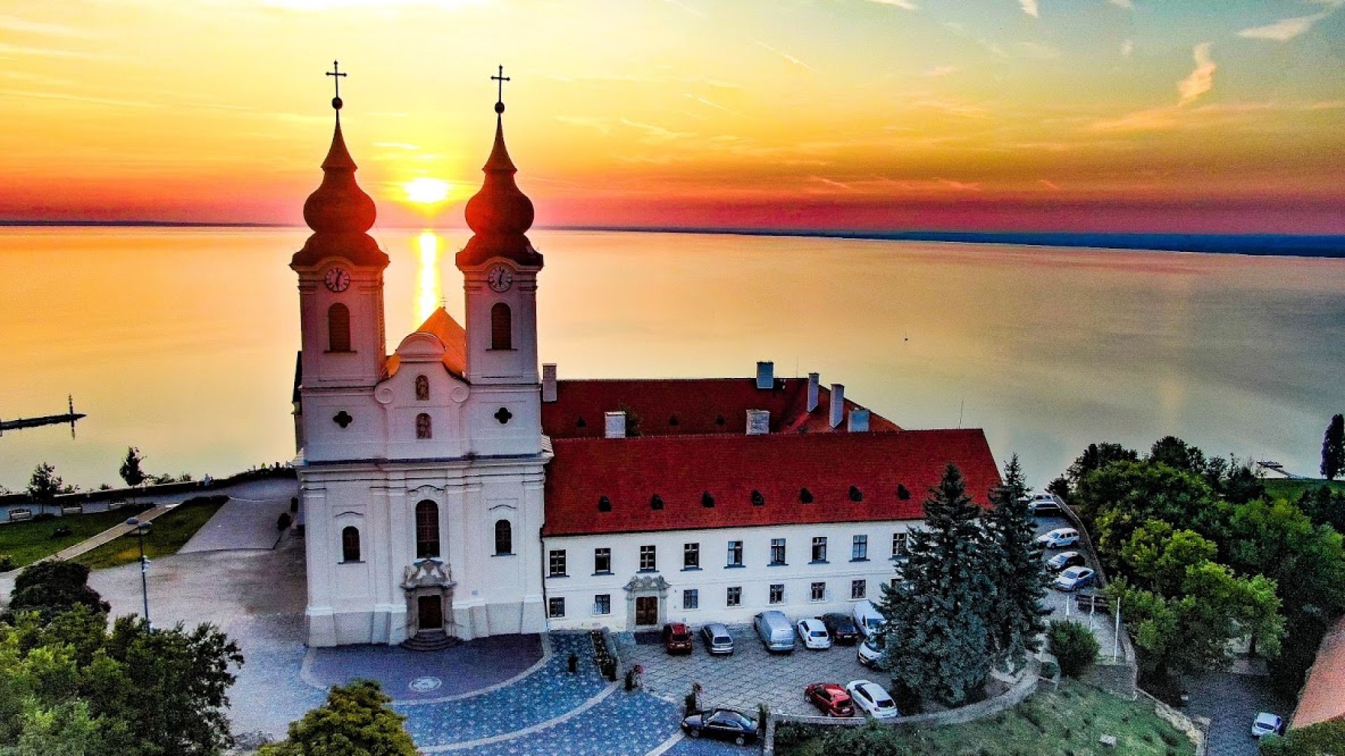A Balaton legkülönlegesebb színházában igazán különleges előadásokkal várnak ezen a nyáron is