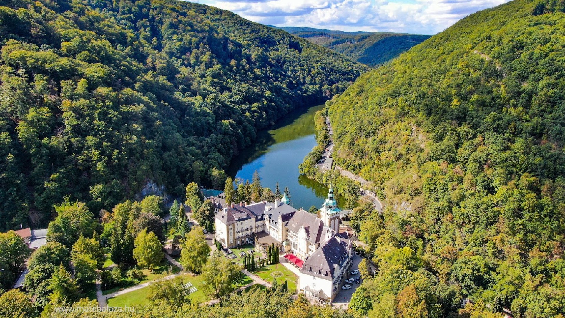 A lillafüredi Palotaszálló története – ismerjétek meg Ti is ezt a mesés üdülőhelyet