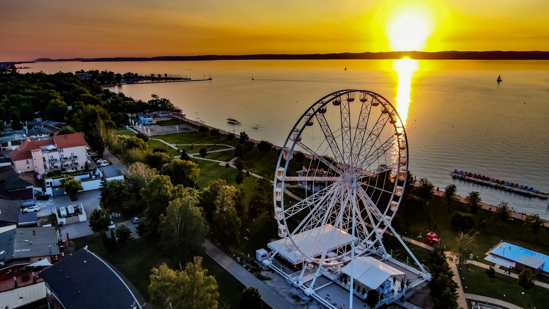 Kinyitottak a Siófoki strandok, nem kérnek védettségi igazolványt, egy hétig teljesen ingyen lehet menni