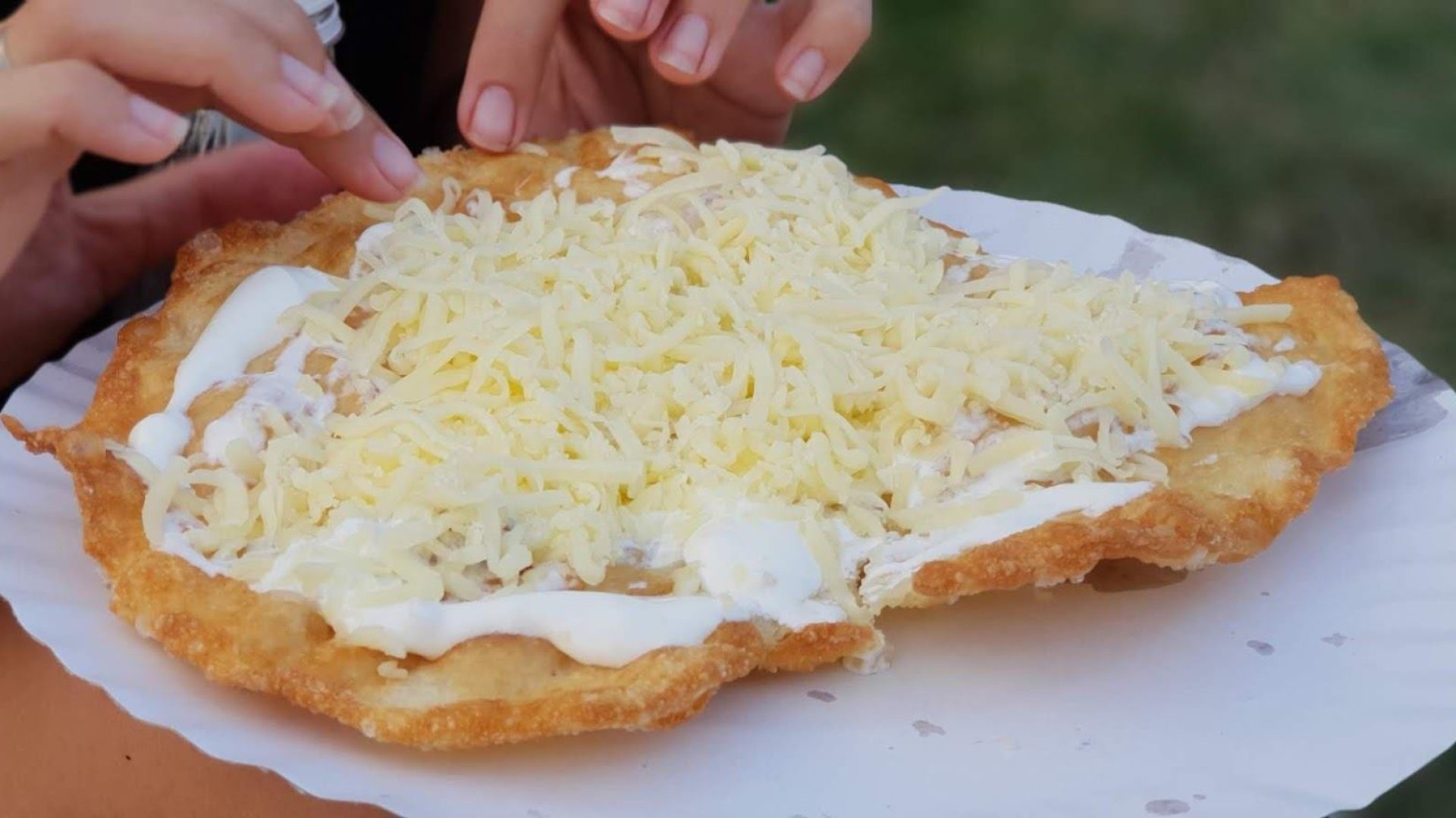 A legkülönlegesebb lángosok Különleges lángosok a Balatonon