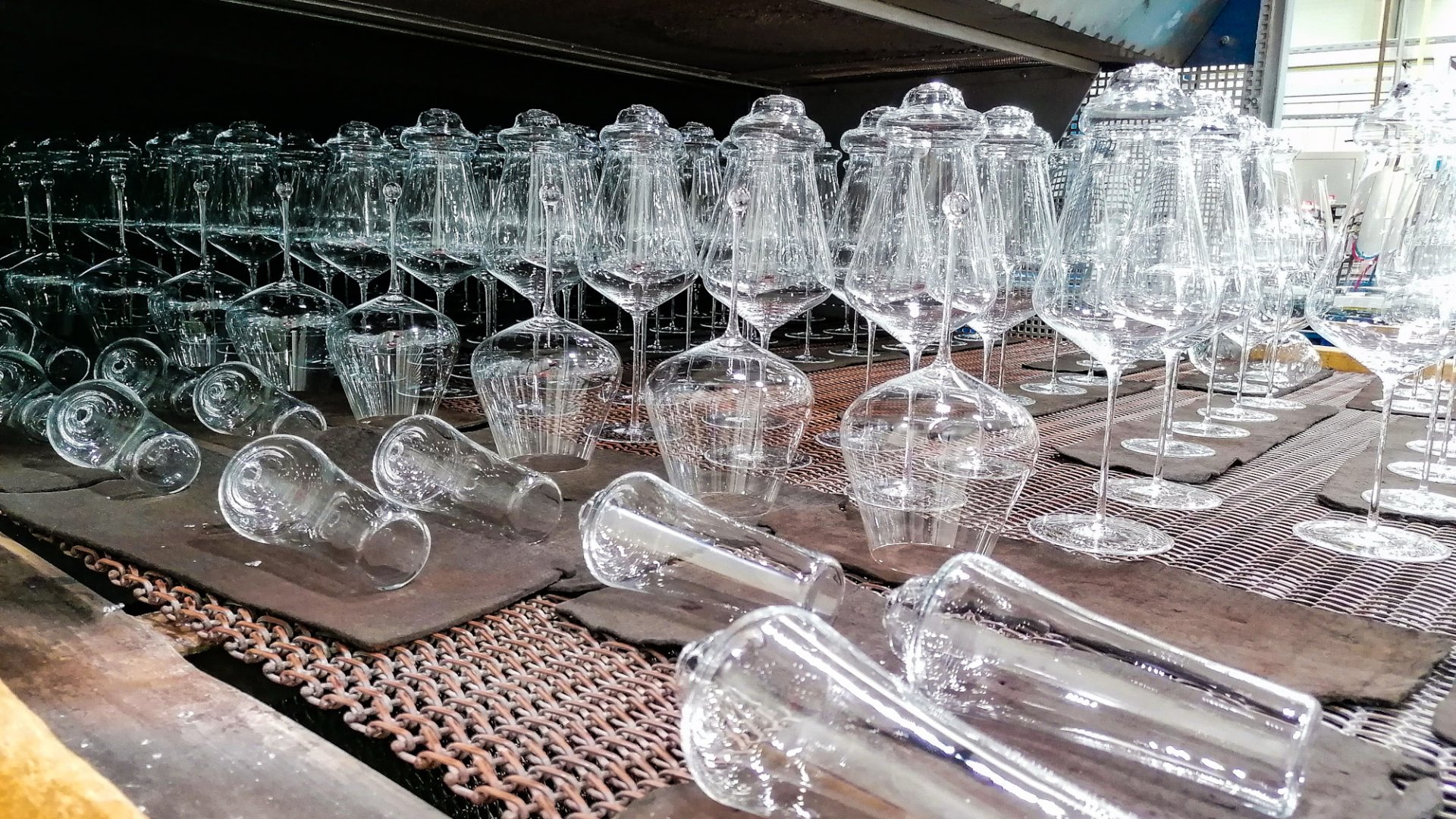 Egy apró golyóból kristály pohár: Halimba gyárlátogatás,  egy karnyújtásnyira a Balatontól