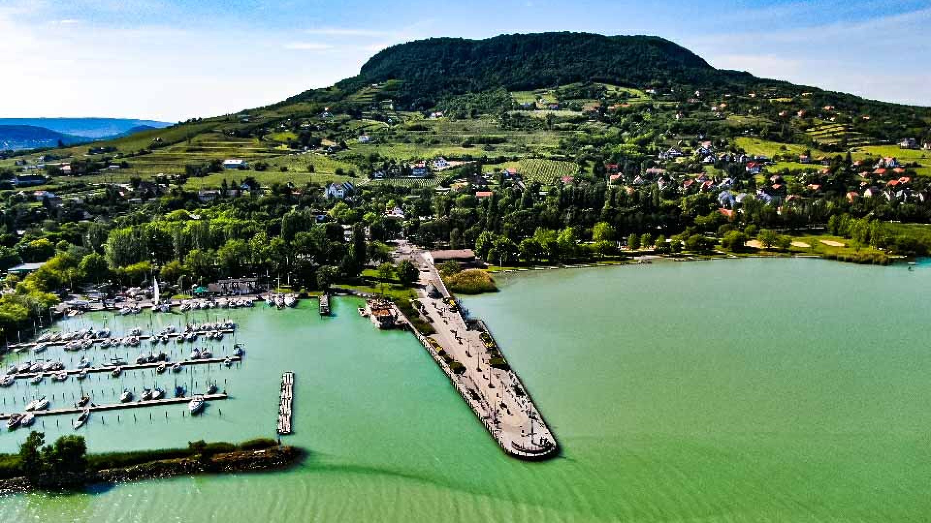 Már lehet nevezni a 2020 augusztusi Balaton-átevezésre Mikor és hol lesz 2020-ban a Balaton átevezés? Mutatjuk a rajt időpontját és a nevezési lehetőséget is! Ne maradj le idén sem, jó buli lesz a 2020-as átevezés!