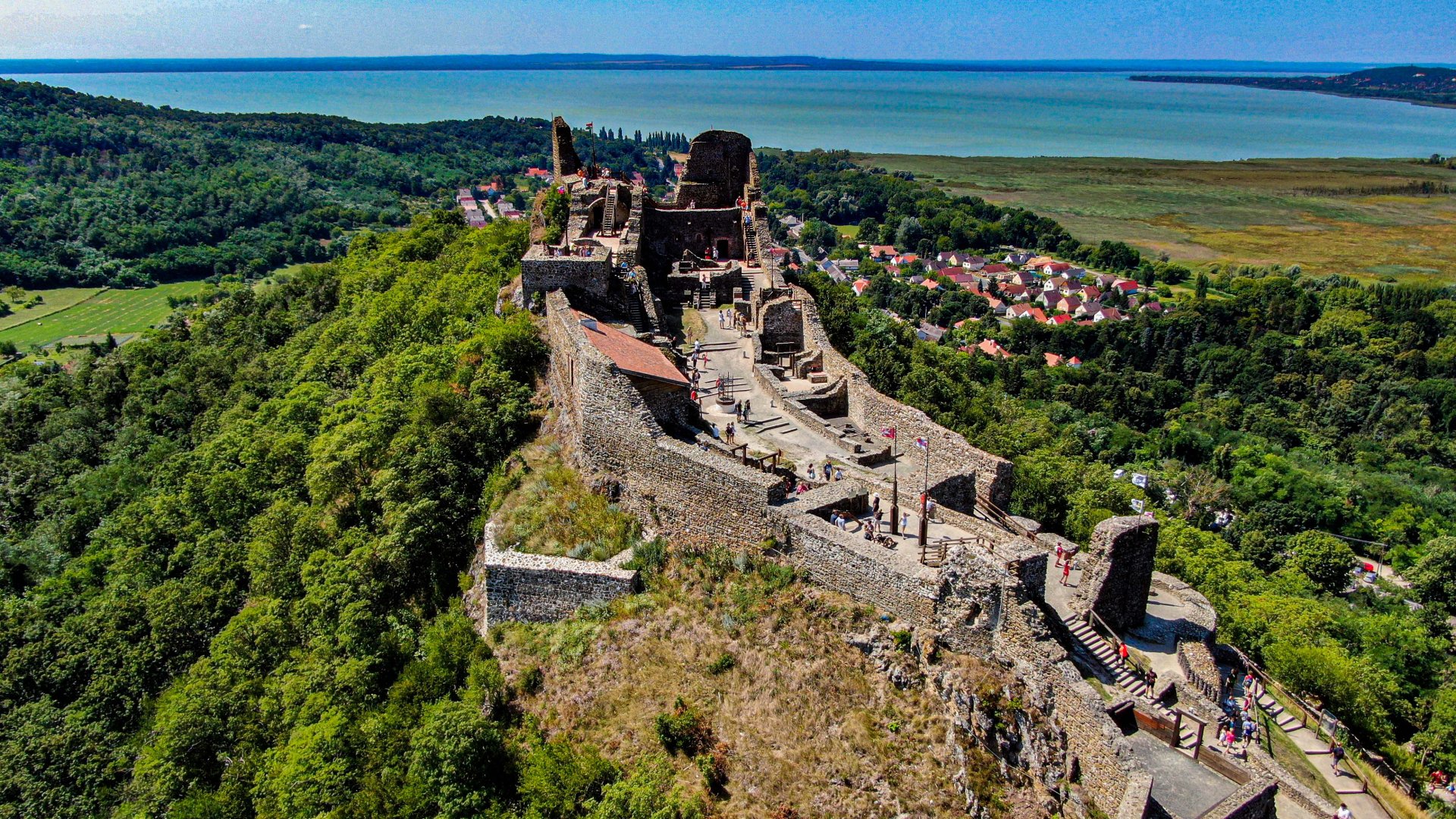 5+1 bakancslistás vár a Balaton-felvidéken, ha a strandolásnál többre vágynál