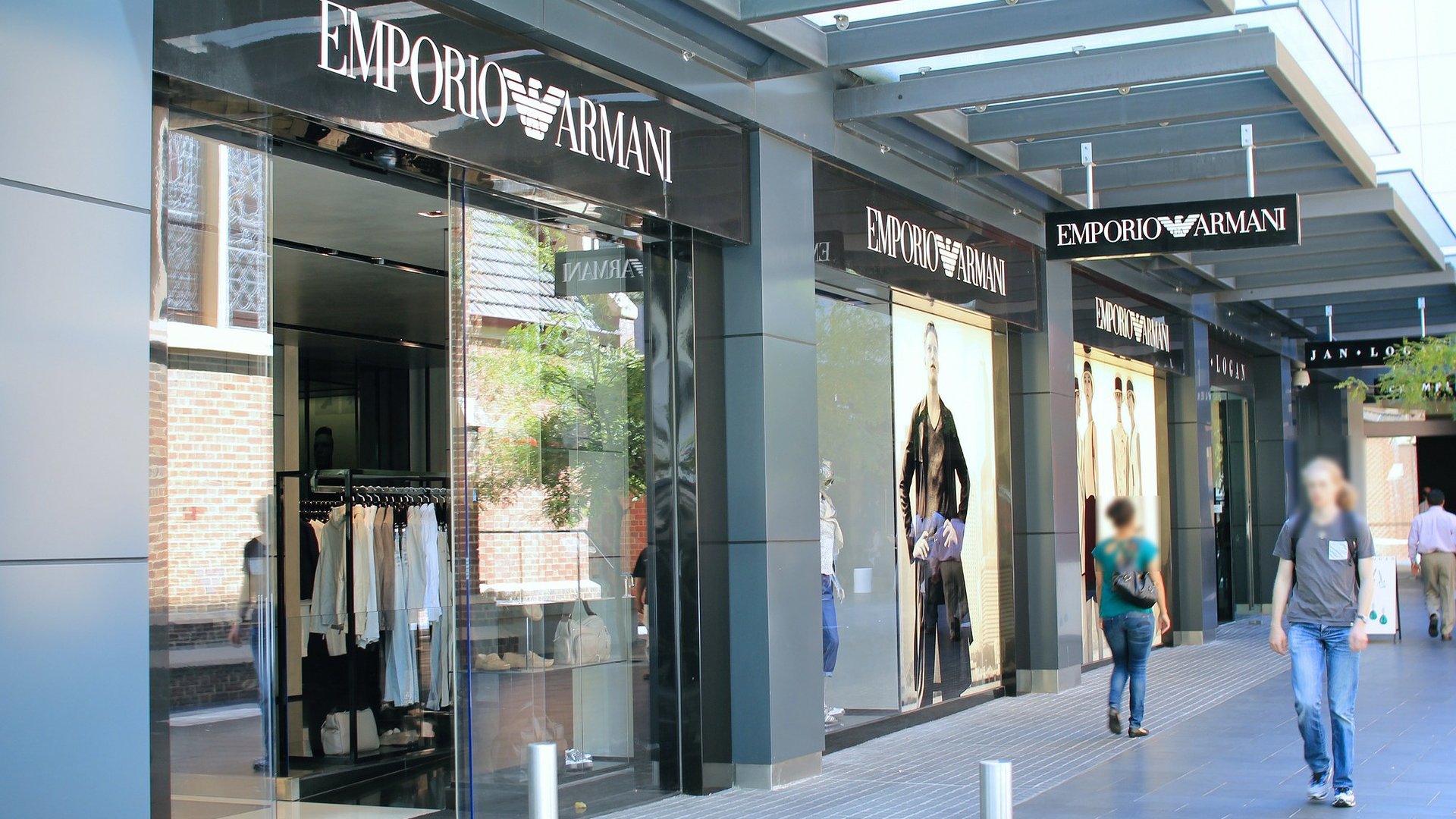 Koronavírus: az Armani is segít Orvosi ruhákat gyárt az Armani a koronavírus miatt