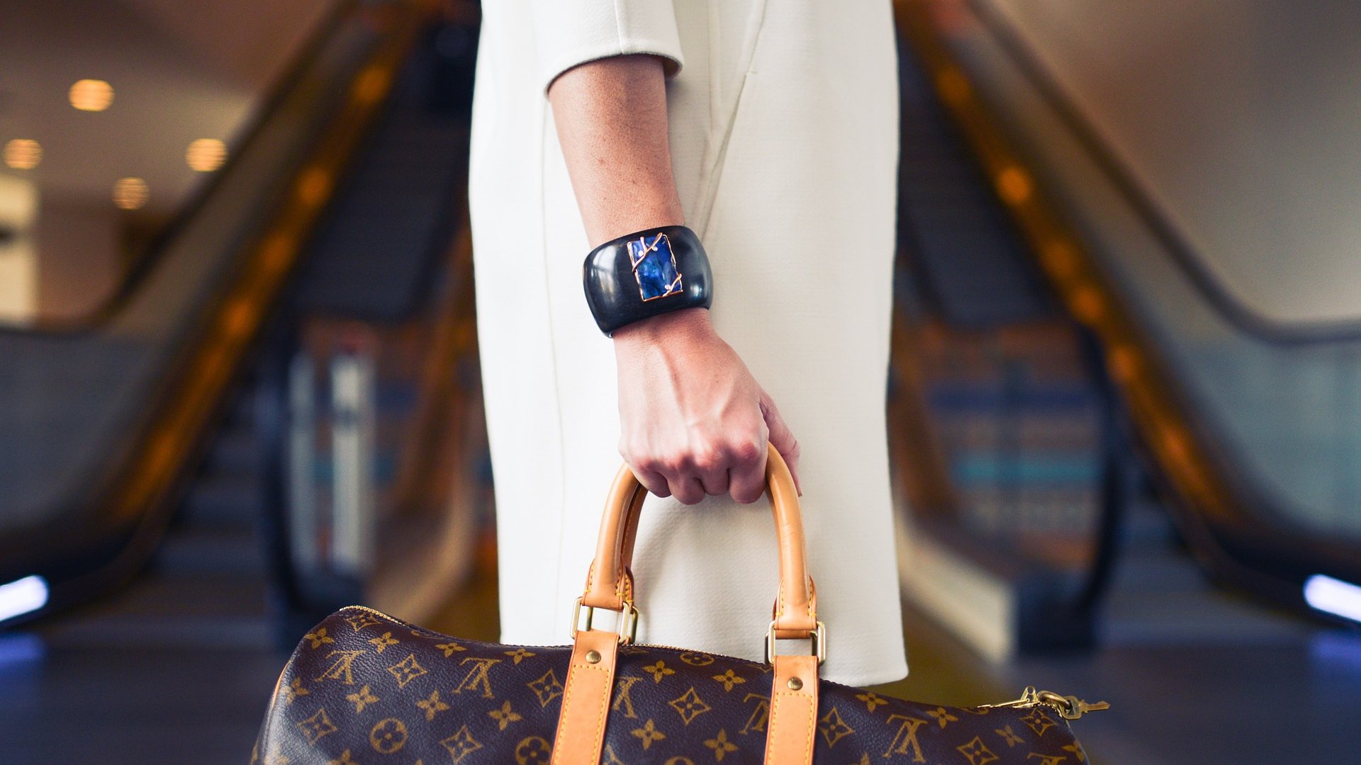 Kézfertőtlenítő vagy kézmosás Louis Vuitton kézfertőtlenítőt gyárt parfümök helyett