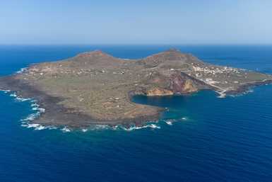 Linosa- eldugott sziget a Földközi tengeren
