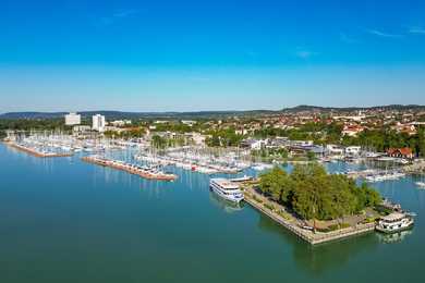 Hogyan érdemes vitorlást bérelni a Balatonon?