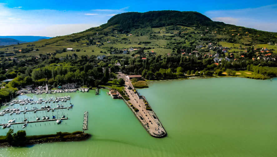 Szinyei Merse Pál festő a Balatonon