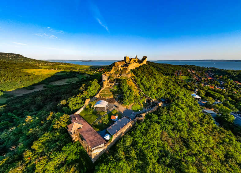 10 dolog, amit a külföldieknek ajánlanak a Balatonon