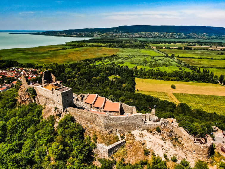 Top 5 kihagyhatatlan hely a Balaton északi partján