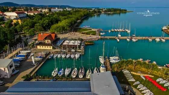 Költőverseny, irodalmi beszélgetés Balatonfüreden