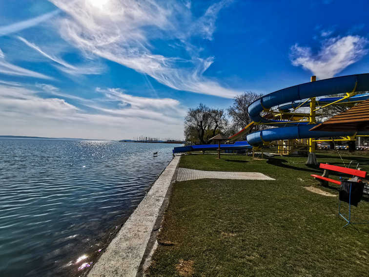 Balaton 2020: egyenruhás strandjárőrök lesznek a Balatonnál