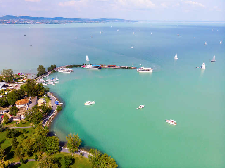 Idén is vár a Kultkikötő Balaton több városában is!