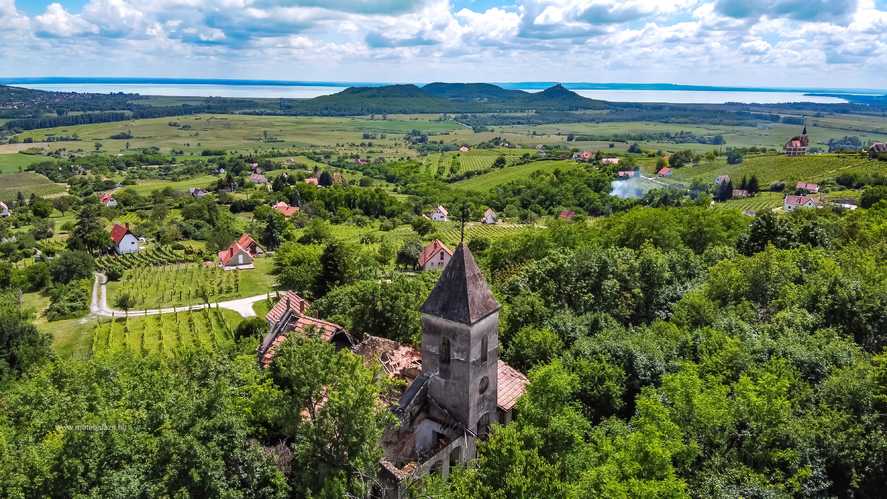  Összedőlt a Szent György-hegyi Emmaus Kápolna