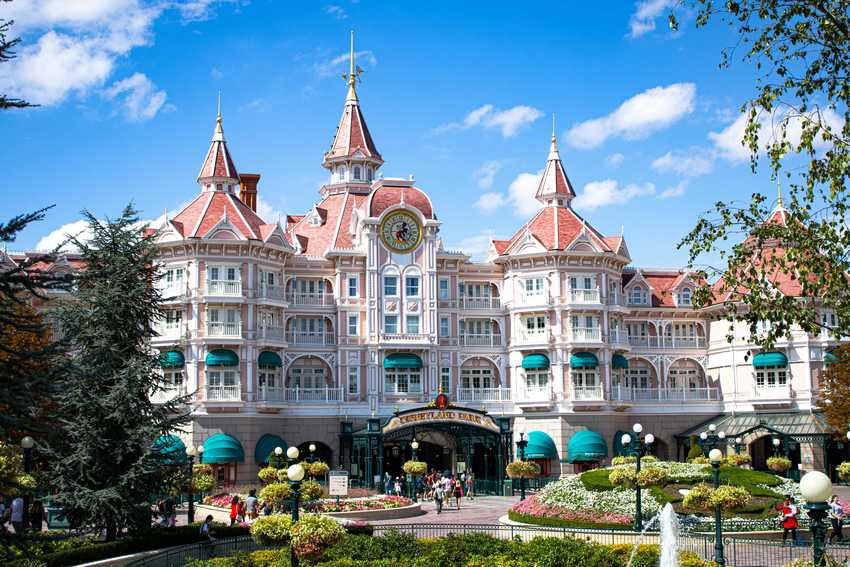 Újranyitott a Párizsi Disney Hotel