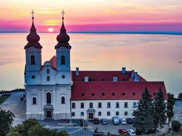 Visszhang-domb Tihanyba