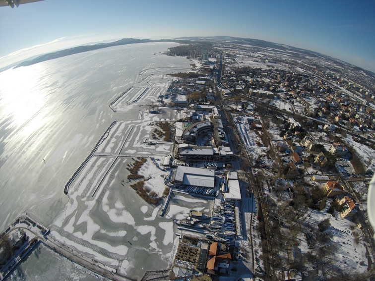 Sípálya épül a Balatonnál