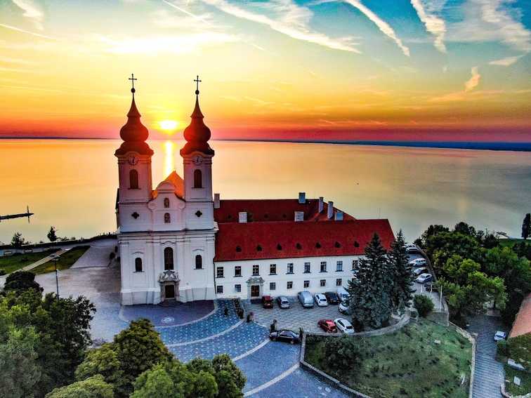 Színház a Balatonnál: Tihanyi Szabadtéri Játékok 2021 program