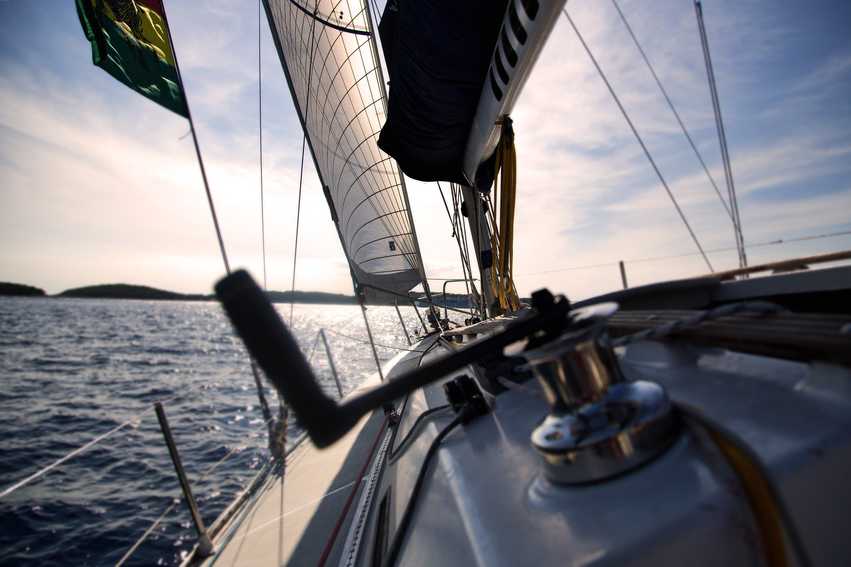 Vitorlás bérlés a Balatonon: R Yacht