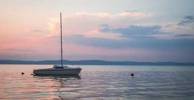 Hihetetlen történet a Balaton partján: a tihanyi visszhang legendája