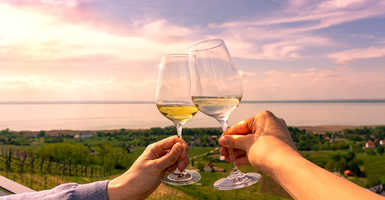 Borbarangolás a Balatonon