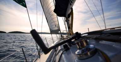 Vitorlás bérlés a Balatonon: Bavaria Yachtnál- Fenyves Yacht Club