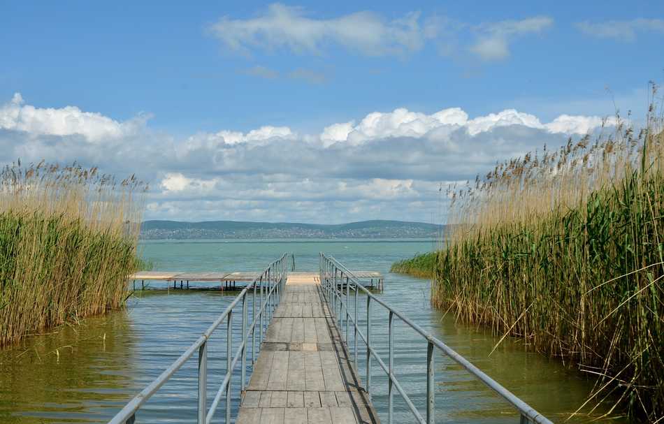 Telt ház a Balatonon!