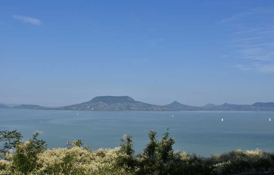 Itt a Balaton átevezés