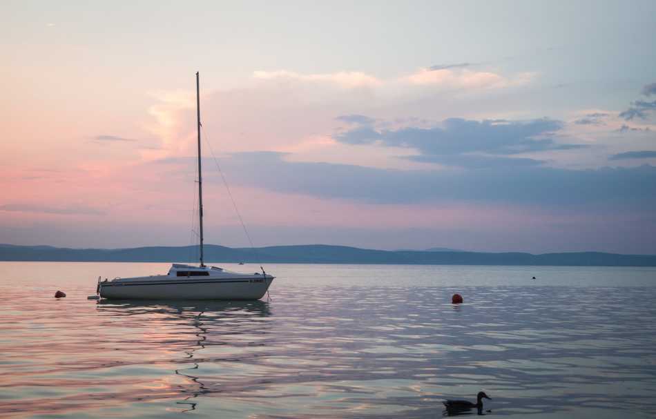 Hihetetlen történet a Balaton partján: a tihanyi visszhang legendája