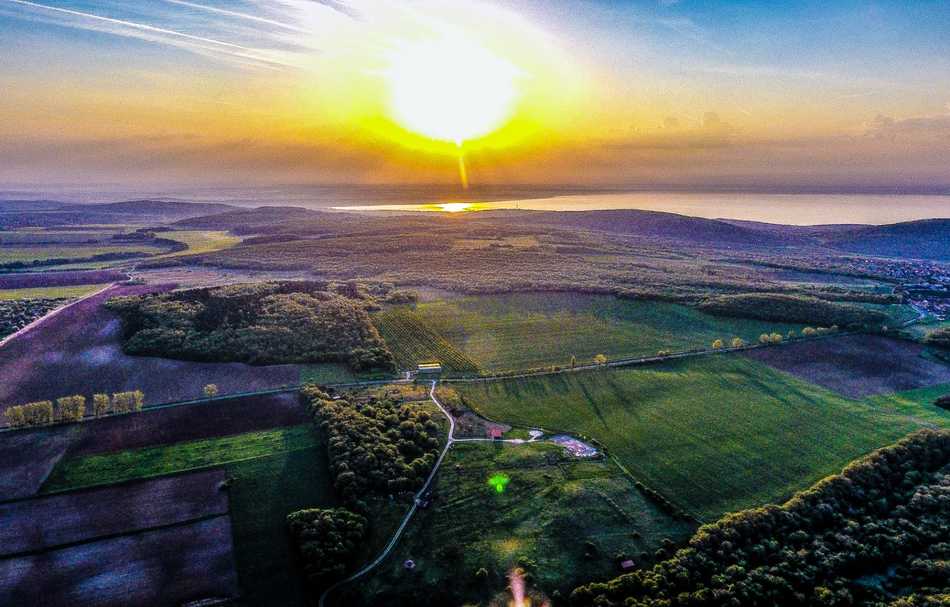 Izgalmas legendák a Balatonról