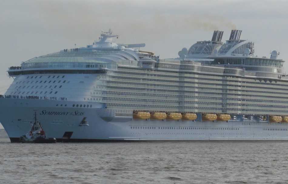 Symphony of the Seas, a világ legnagyobb luxus tengerjáró hajója