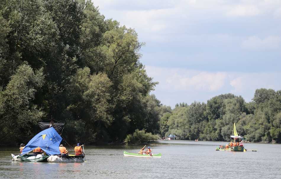 Június 14-től a Tisza-tavat tisztítják a Pet Kalózok