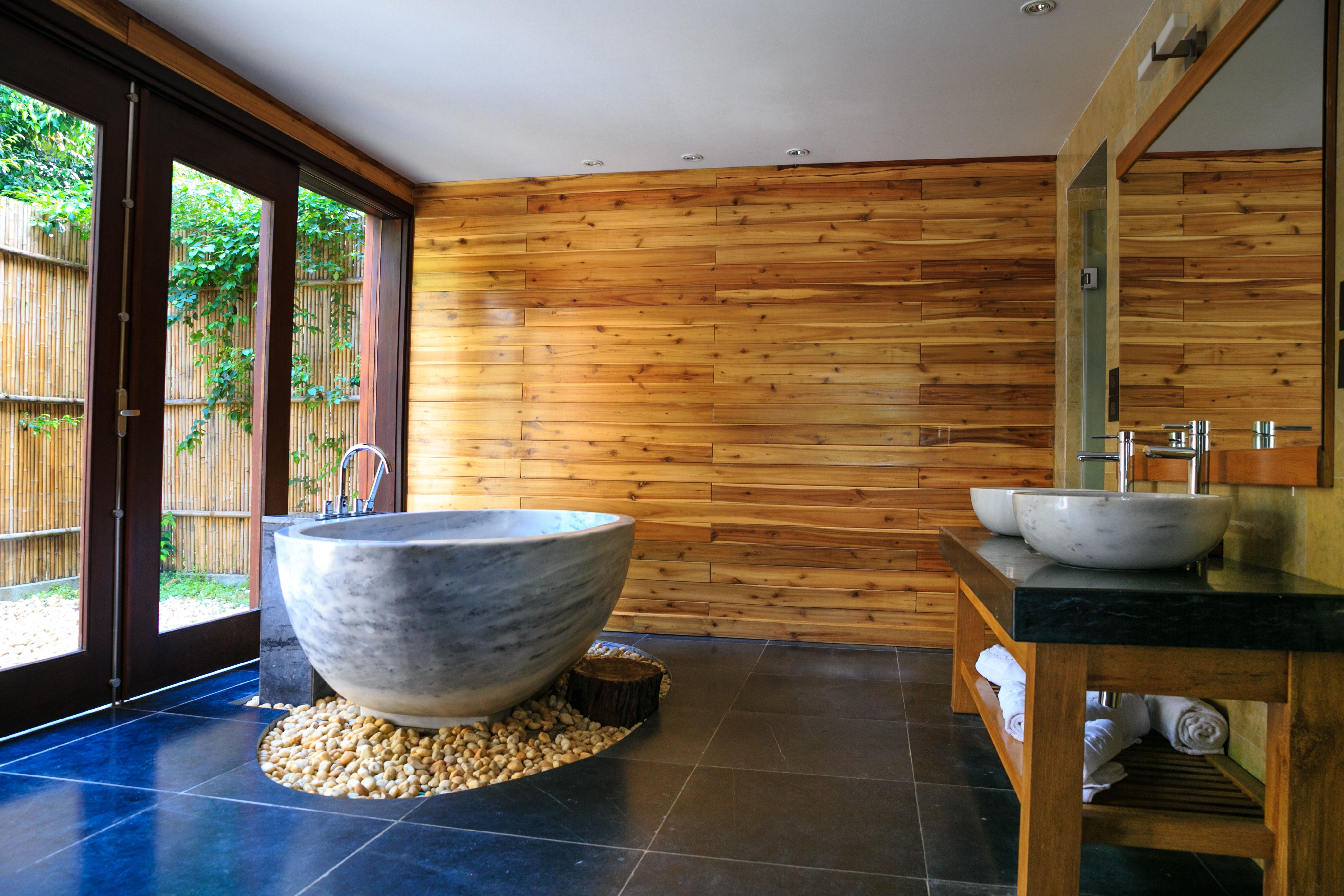 Luxus fürdőszoba vidéki stílussal
